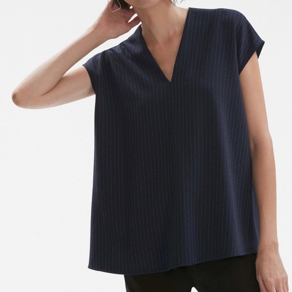 EUC MM LAFLEUR Townsend Top Blue Pinstripe Size Large - Picture 2 of 8